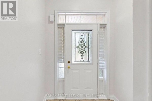 Dining room - 50 Rocky Point Crescent, Brampton, ON L6V4R7 Photo 4
