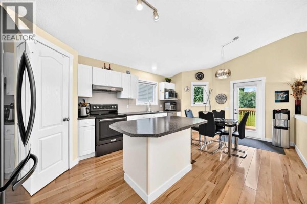 Dining room - 50 Somerside Manor Sw, Calgary, AB T2Y3G4 Photo 2