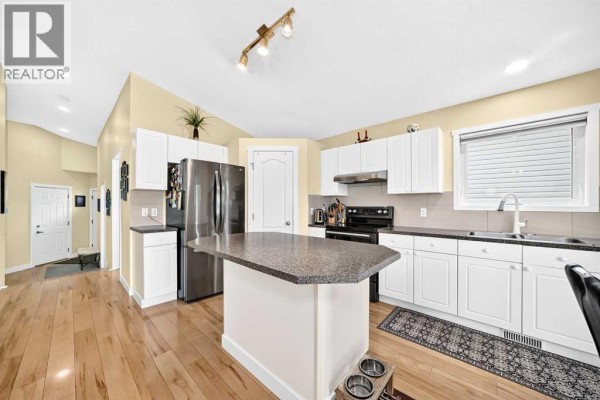 Living room - 50 Somerside Manor Sw, Calgary, AB T2Y3G4 Photo 3