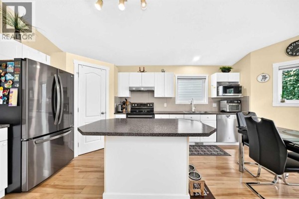 Family room - 50 Somerside Manor Sw, Calgary, AB T2Y3G4 Photo 4
