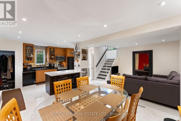 Living room - 50 South Kingsway, Toronto, ON M6S3T3 Photo 3
