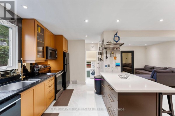 Dining room - 50 South Kingsway, Toronto, ON M6S3T3 Photo 4