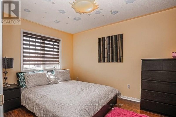 Great room - 50 Sweetwood Circle W, Brampton, ON L7A2X7 Photo 3