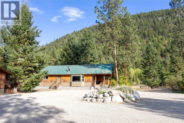 Family room - 50 Taylor Way, Beaverdell, BC V0H1A0 Photo 3