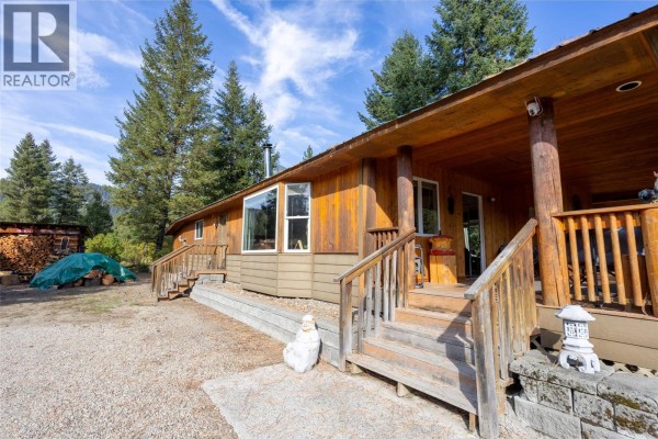 Full ensuite bathroom - 50 Taylor Way, Beaverdell, BC V0H1A0 Photo 5