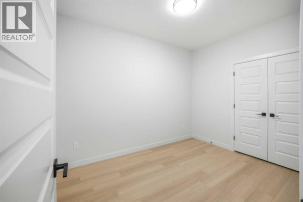 Living room - 50 Waterford Mews, Chestermere, AB T1X3B6 Photo 3