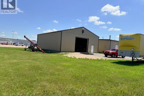 500 12th Avenue E, Kindersley, SK S0L1S0 Photo 3