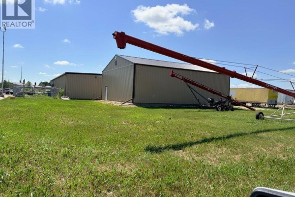 500 12th Avenue E, Kindersley, SK S0L1S0 Photo 4