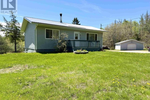 Living room - 500 242 Highway, River Hebert, NS B0L1G0 Photo 2