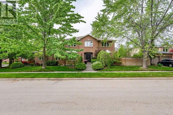 500 Blenheim Crescent, Oakville, ON, photo 2