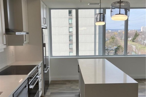 Living room/Dining room - 500 Brock Avenue Unit# 703, Burlington, ON L7S0A5 Photo 5
