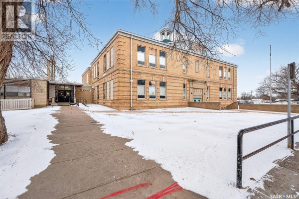 500 Coteau Street W, Moose Jaw, SK S6H5E4 Photo 5