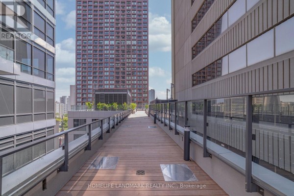 Den - 5001 - 395 Bloor Street E, Toronto, ON M4W0B4 Photo 5