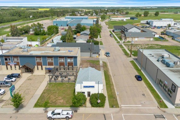 5002 50 Avenue, Gibbons, AB T0A1N0 Photo 2