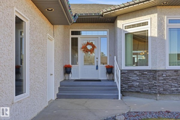 Kitchen - 5002 58 St, Daysland, AB T0B1A0 Photo 3
