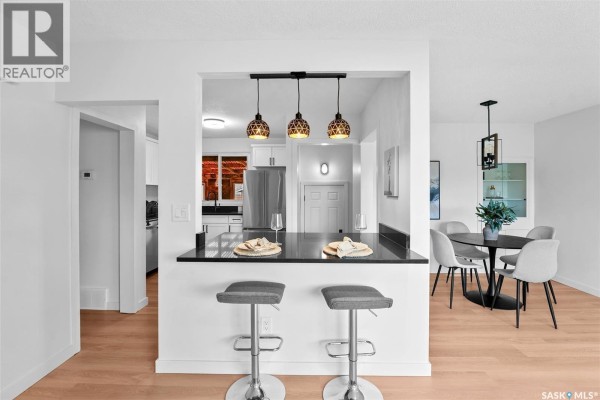 Kitchen - 5004 1st Avenue, Regina, SK S4T0A5 Photo 3