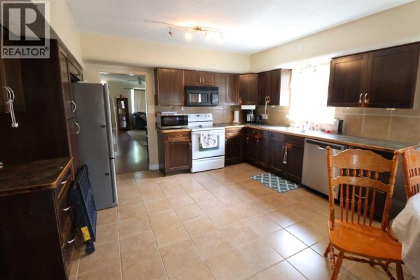 5004 52 St, Taber, AB, photo 2