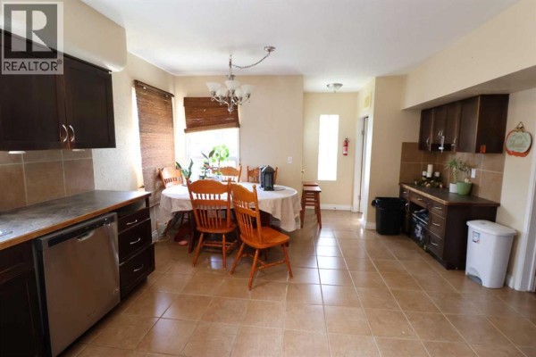 5004 52 St, Taber, AB, photo 3