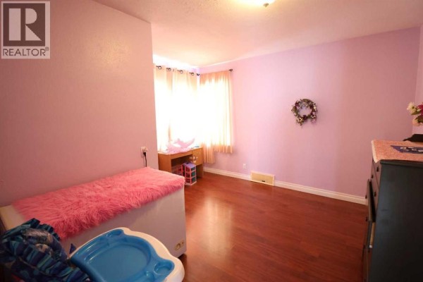 4pc Bathroom - 5004 52 St, Taber, AB T1G1N2 Photo 5