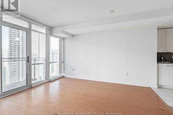 5005 - 11 Brunel Court, Toronto, ON M5V3Y3 Photo 3