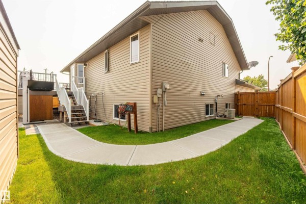 Primary Bedroom - 5006 53 Av, Cold Lake, AB T9M1C9 Photo 4