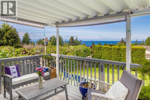 5007 Laurel Avenue, Sechelt, BC, photo 2