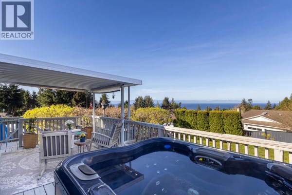 5007 Laurel Avenue, Sechelt, BC, photo 3