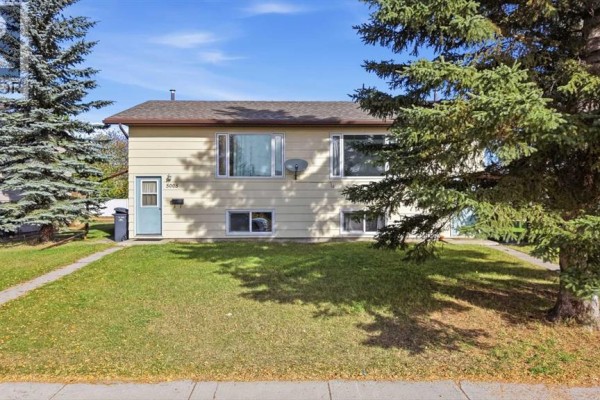 Kitchen - 5008 63 Avenue, Ponoka, AB T4J1E5 Photo 2