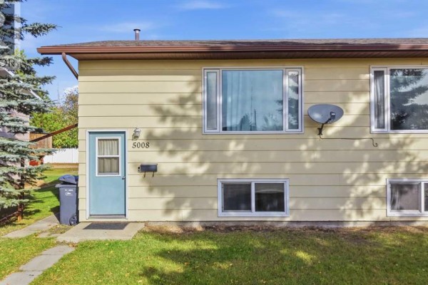 Living room - 5008 63 Avenue, Ponoka, AB T4J1E5 Photo 3