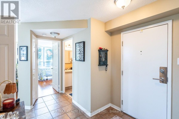Kitchen - 501 - 1111 Bough Beeches Boulevard, Mississauga, ON L4W4N1 Photo 4