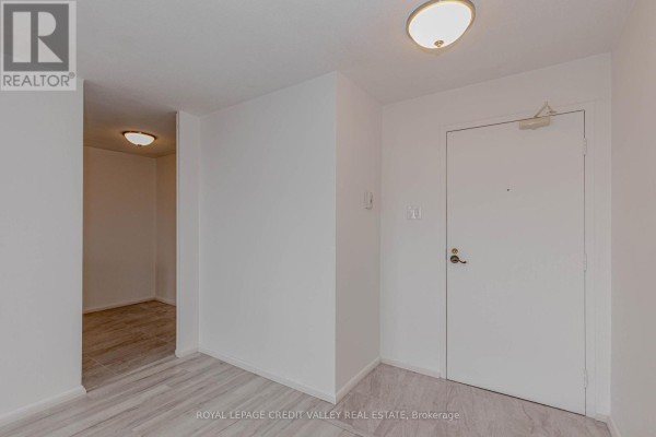 Bedroom 2 - 501 - 3120 Kirwin Avenue, Mississauga, ON L5A3R2 Photo 5