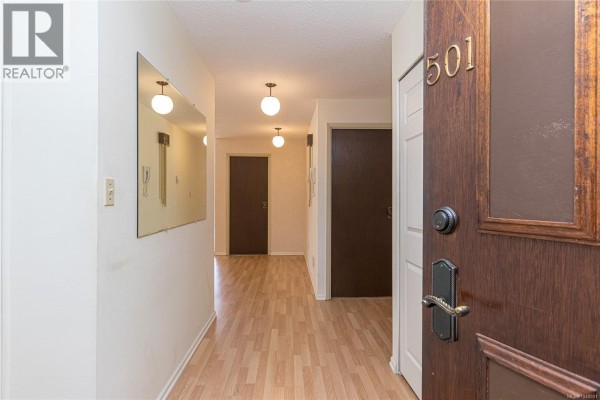 Bedroom - 501 2910 Cook St, Victoria, BC V8T3S7 Photo 3