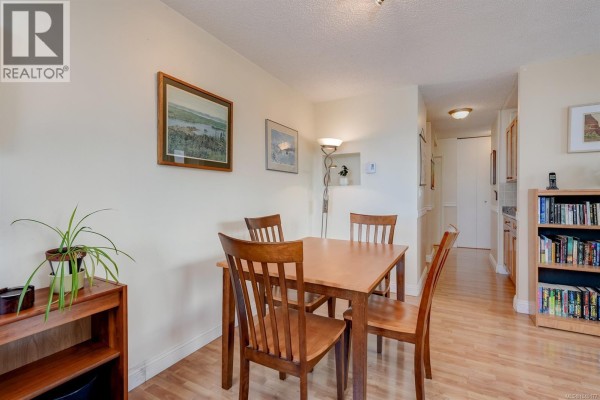 Dining room - 501 327 Maitland St, Victoria, BC V9A7G7 Photo 5