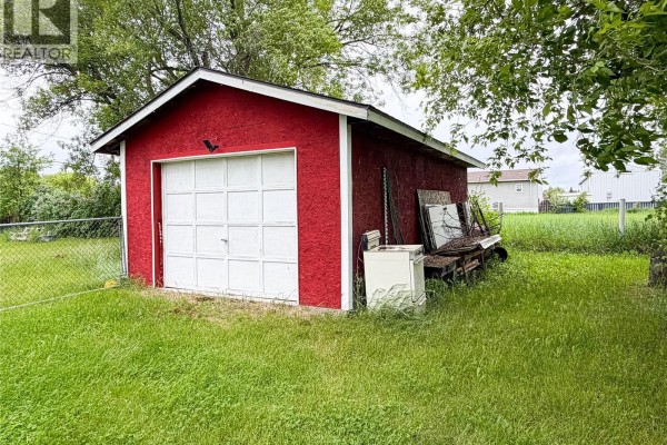 Foyer - 501 7th Avenue E, Meadow Lake, SK S9X1X9 Photo 5
