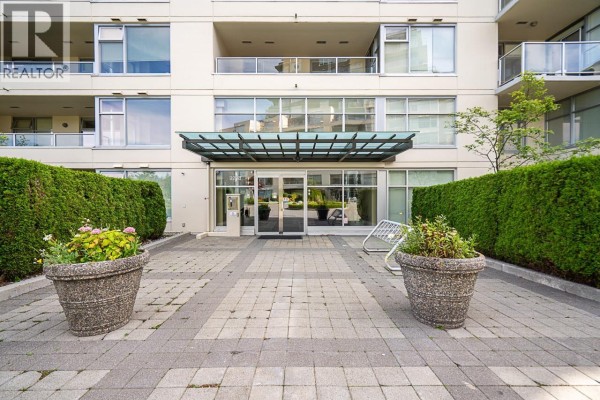 501 9298 University Crescent, Burnaby, BC V5A4X8 Photo 2