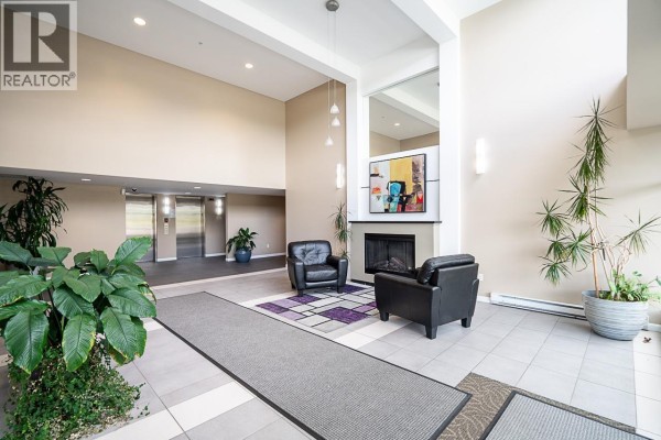 501 9298 University Crescent, Burnaby, BC V5A4X8 Photo 4