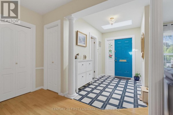 Family room - 501 Commissioners Road E, London South, ON N6C2T9 Photo 5