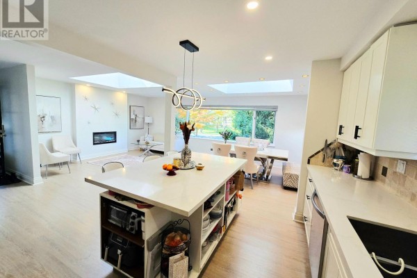 Kitchen - 501 Sunset Beach Road, Richmond Hill, ON L4E3J3 Photo 5