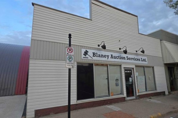 5011 49 Street, Lacombe, AB, photo 2