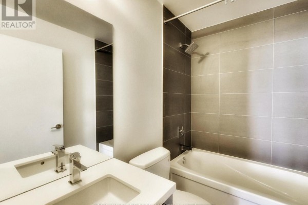 Kitchen - 5012 - 8 Eglinton Avenue E, Toronto, ON M4P0C1 Photo 3