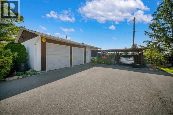 Den - 5012 33rd Street, Osoyoos, BC V0H1V6 Photo 4