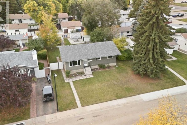 4pc Bathroom - 5012 38a Avenue, Red Deer, AB T4P1G2 Photo 2