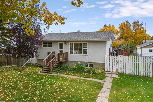 Kitchen - 5012 45 St, Drayton Valley, AB T7A1C1 Photo 2