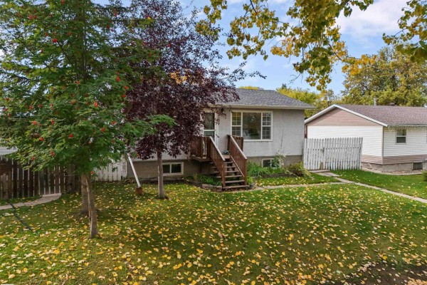 Primary Bedroom - 5012 45 St, Drayton Valley, AB T7A1C1 Photo 3