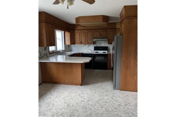 Kitchen - 5012 58 Av, Viking, AB T0B4N0 Photo 2