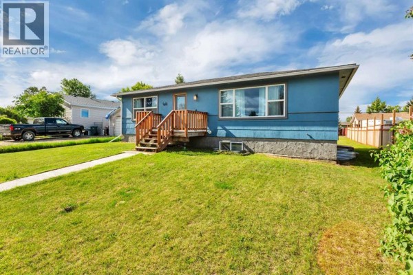 3pc Bathroom - 5012 62 Avenue, Ponoka, AB T4J1E6 Photo 2