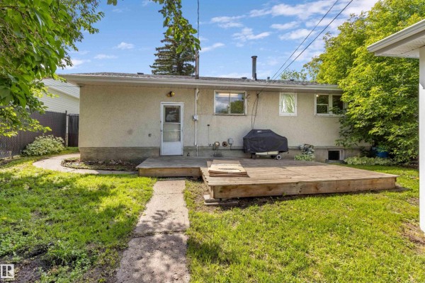 Kitchen - 5013 46 St, Drayton Valley, AB T7A1C6 Photo 3