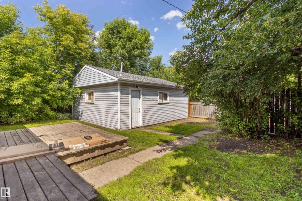 Family room - 5013 46 St, Drayton Valley, AB T7A1C6 Photo 4