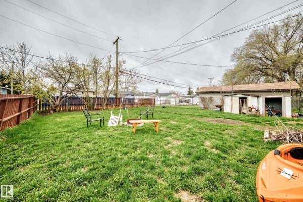 5013-5015 49 Av, Vegreville, AB T9C1L9 Photo 5