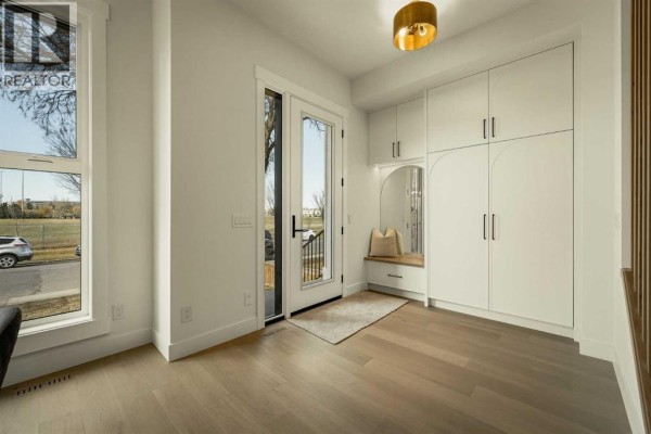 5pc Bathroom - 5014 22 Street Sw, Calgary, AB T2T5G9 Photo 2